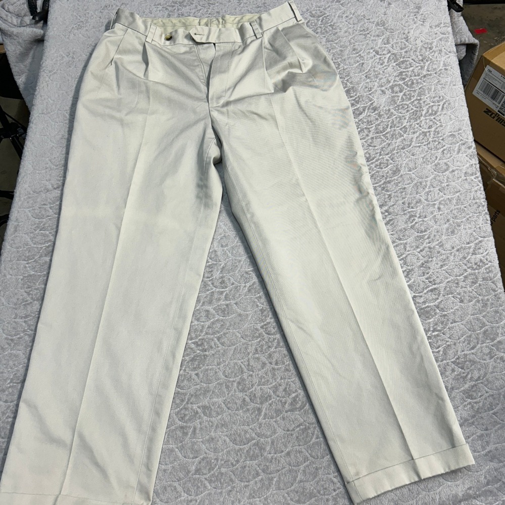 JOS A BANK Traveler's Collection Khaki Pleated Mens Pants 33W x 29L Cotton‎